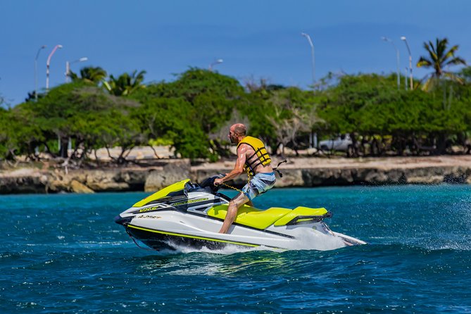 Aruba Jet Ski Waverunner Rental - Quick Snapshot: Aruba Jet Ski Rental Basics at Eagle Beach