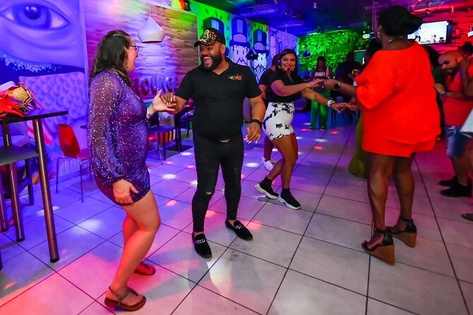 Aruba Nightlife and Barhopping on Chogogo Party Bus - Why Aruba’s Party Bus Model Works So Well