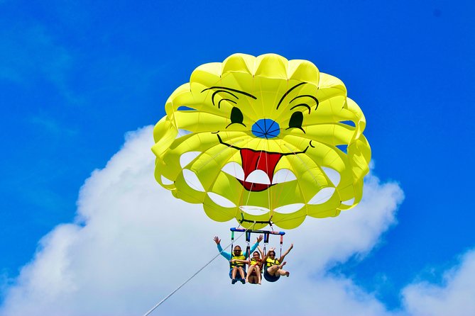 Aruba Parasailing with Unparalleled Views - Getting There: Frank’s Place Watersport at the Holiday Inn Beach