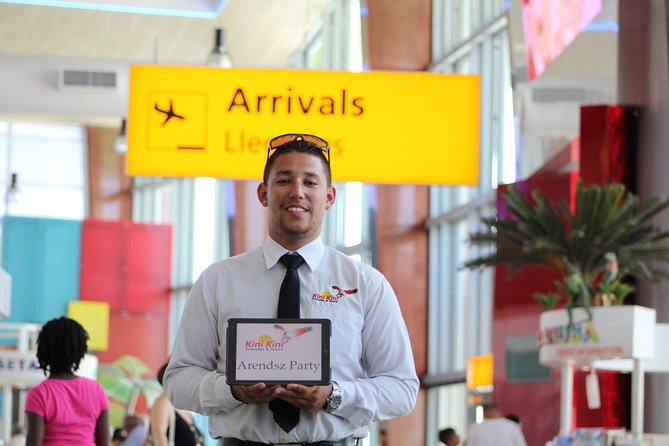 Aruba Private Van Airport Transfer - The Van Ride: Air-Conditioning, Room for Real Luggage, and Car Seats