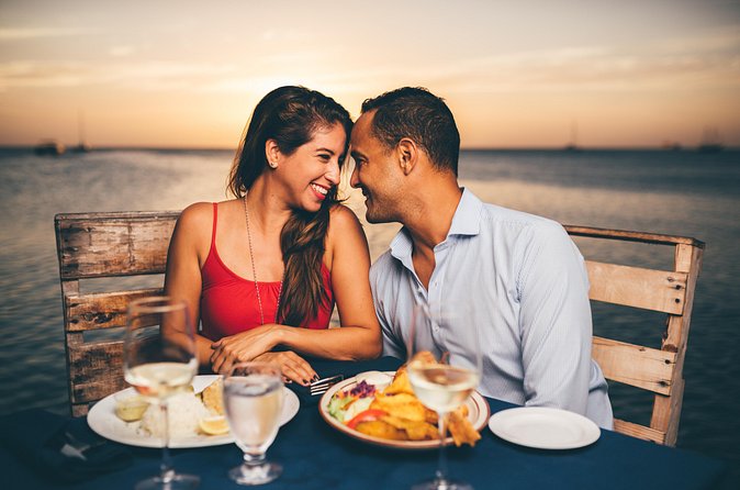 Aruba Sunset Cruise plus Seaside Dinner - Dinner at Pelican Nest Seafood Grill: Waterfront Atmosphere Plus a Set Menu Twist
