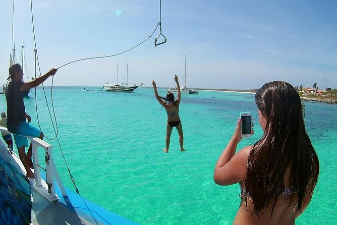 Dolphin Catamaran Snorkel and Sail with Open Bar - Lunch, snacks, and open bar: what’s really included
