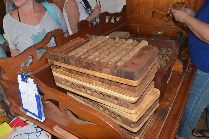 Made in Aruba Sightseeing Tour - Aruba’s exports in one day: aloe, art, cigars, and rum